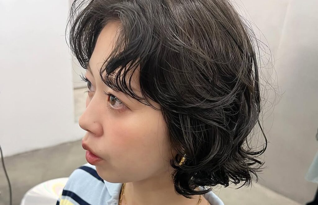 くびれボブ×デジタルパーマで叶える、抜け感ウェーブスタイル｜大阪・難波の美容室 Authen.
